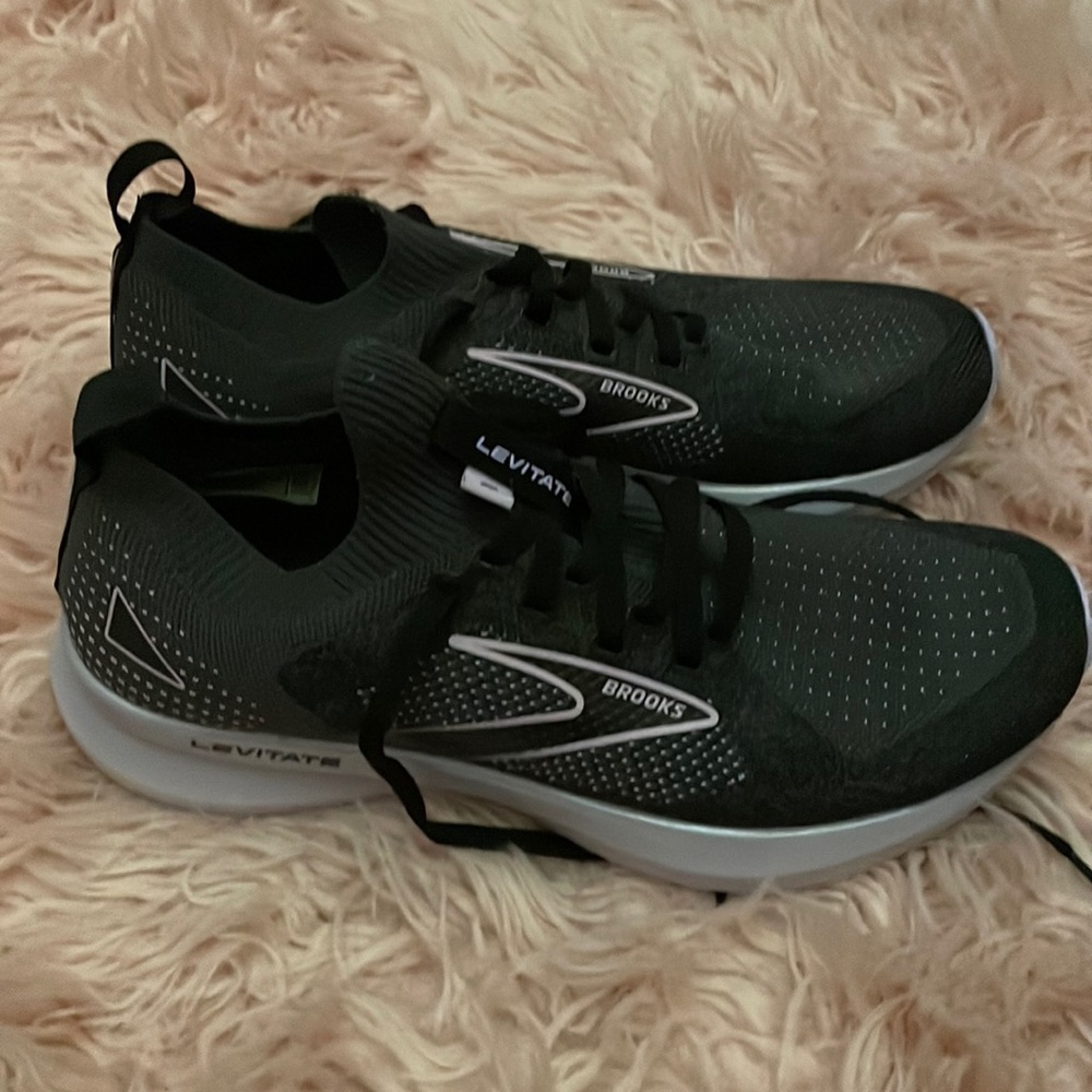 Women’s Brooks shoe